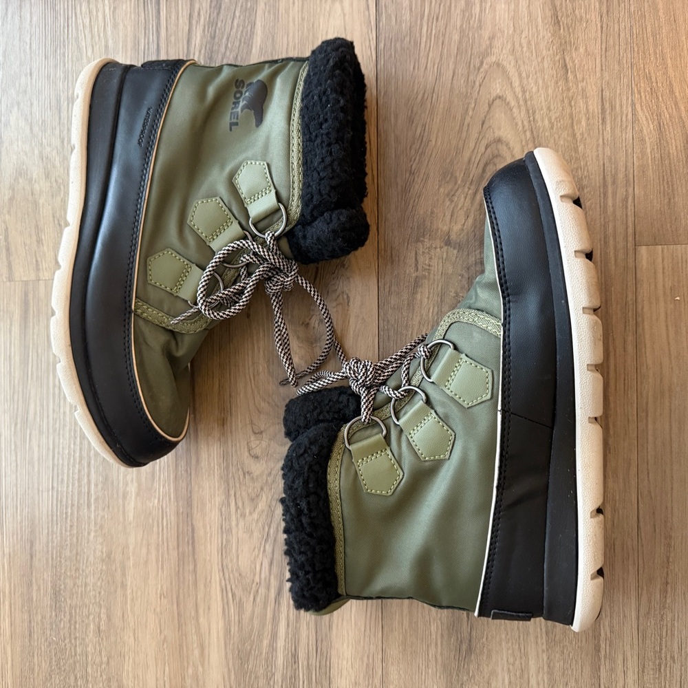 Sorel Olive Green and Black Insulated Winter Rain Boots